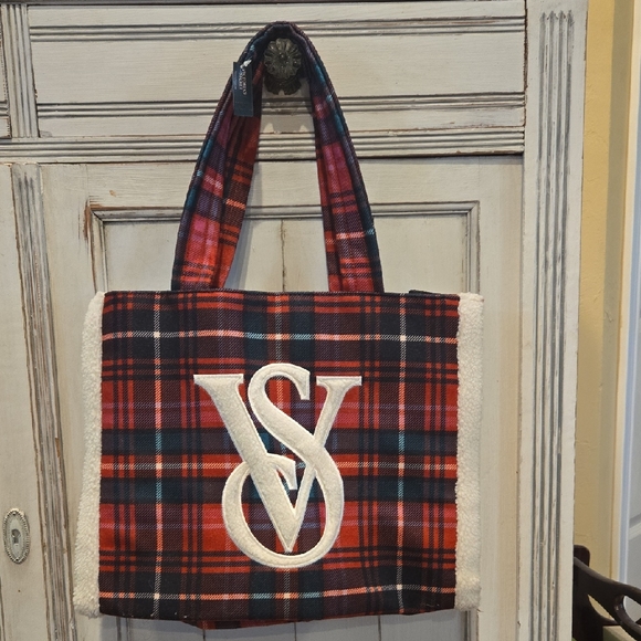 Victoria's Secret 2022 Tartan Plaid Tote With Sherpa Like Trim - Picture 1 of 10